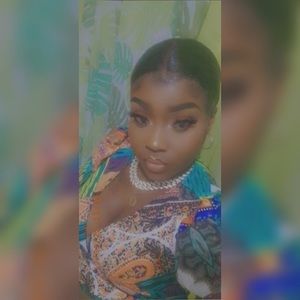 Meet your Posher, Olivia